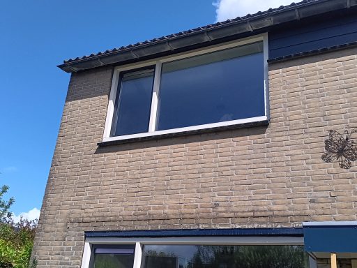 Kozijn renovatie; kunststof deur en raam kozijnen geplaatst